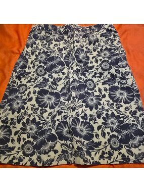 4/$25 Deal! Eddie Bauer Black and White Floral A-Line Skirt